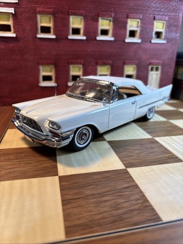 Danbury Mint 1/24 Scale Model Car 195-047 - 1957 Chrysler 300C Conv - White 7427264742799