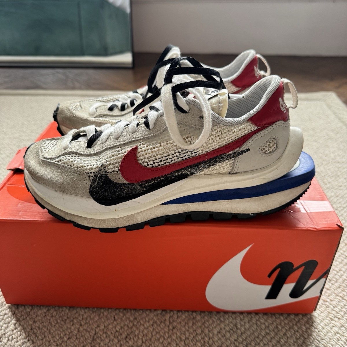 nike sacai in fuschia