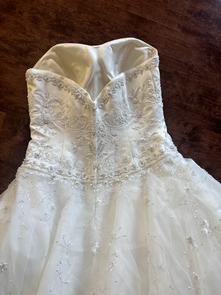 Vestido de novia Oleg Cassini sin tirantes con cuentas vestido de baile talla 8 + velo de doble nivel Foto 3 de 4