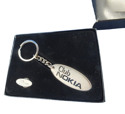 90er Club Nokia Box Edelstahl Schlüsselanhänger + Pin Silber Telefon Zubehör