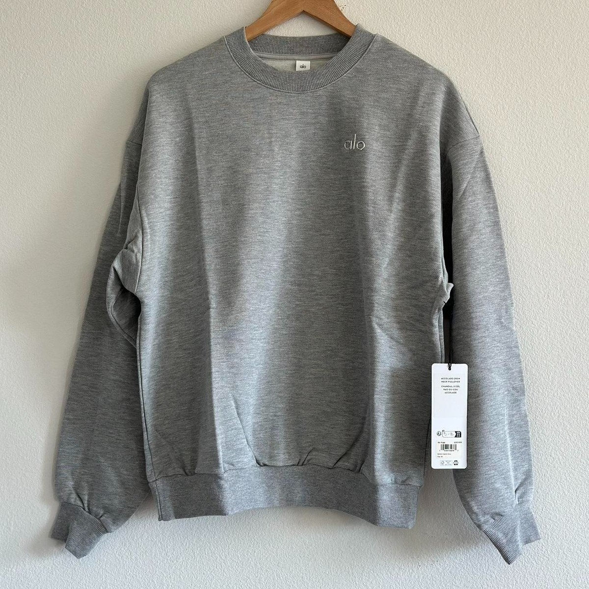 Alo Yoga Accolade Crew Neck Pullover in Athletic Heather Grey