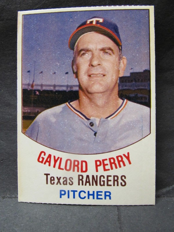 1977 Hostess #73   GAYLORD PERRY    HOF  Vintage Baseball Card