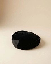 Vintage 1950s Betmar Black Velvet Cocktail Hat / Sculptural Tilt Hat with