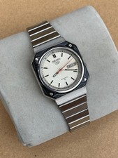 Seiko 5 7009-8880 Vintage Automatic Day-Date Japan Men's Watch.