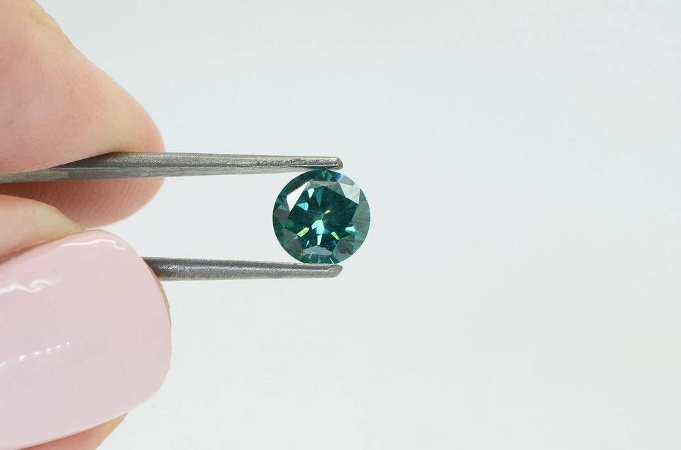 Round Shape Diamond Loose Fancy Green Color 1.02 Carat VS2 Certified Enhanced - Image 2 of 4