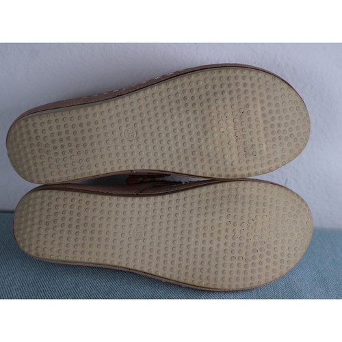 Good Choice Beige Thong Wedge Sandals BOHO Gold Studs Detail Womens 7.5 - Picture 6 of 9
