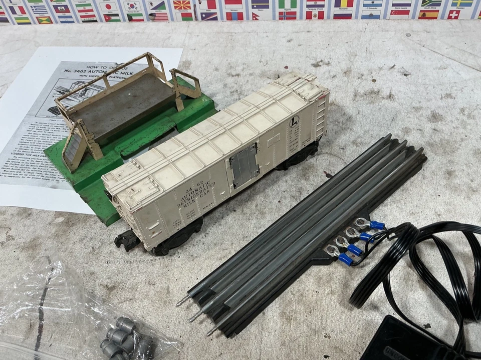 Lionel 3462 Refrigerated Milk Car / Station / RCS Track O Gauge - Image 3 of 4
