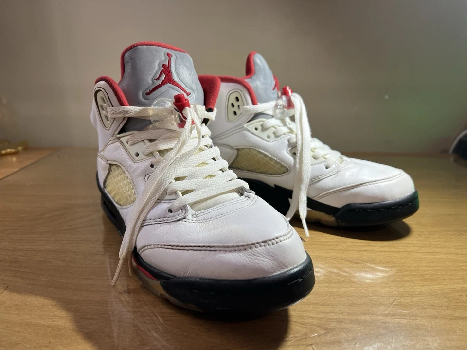 Nike Air Jordan 5 Retro GS Rojo Fuego 2020 Blanco Rojo Negro Talla 7Y 440888-102 Foto 2 de 4