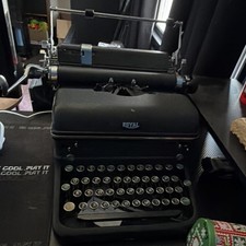 Royal Manual Portable Vintage Typewriter thumbnail