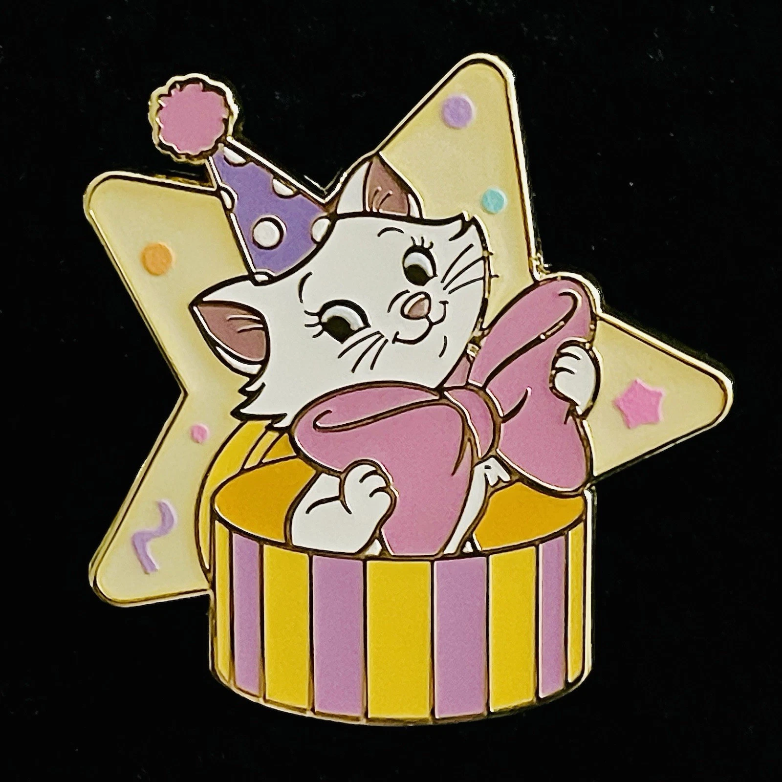 LE 600 HKDL Aristocats Marie Bow Hat Box Hong Kong Magic Prize Disney Pin 2026