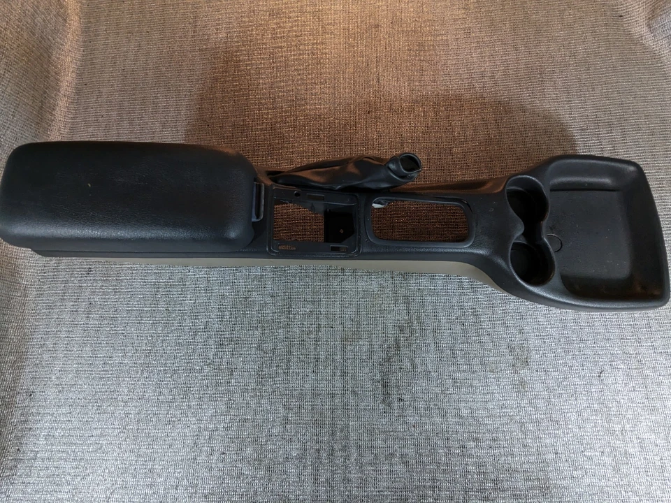 Автоматическая центральная напольная консоль Chevrolet Cavalier 2001 - Изображение 2 из 4