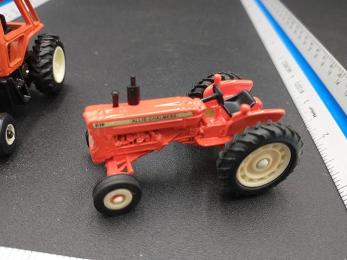 2 Vintage Ertl Allis-Chalmers Tractors #8070 and #D19 1:43 Die-Cast #1806 - Picture 6 of 14
