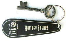 BRITNEY SPEARS..ONYX HOTEL TOUR 2004..KEYRING KEYCHAIN..NEW..RARE