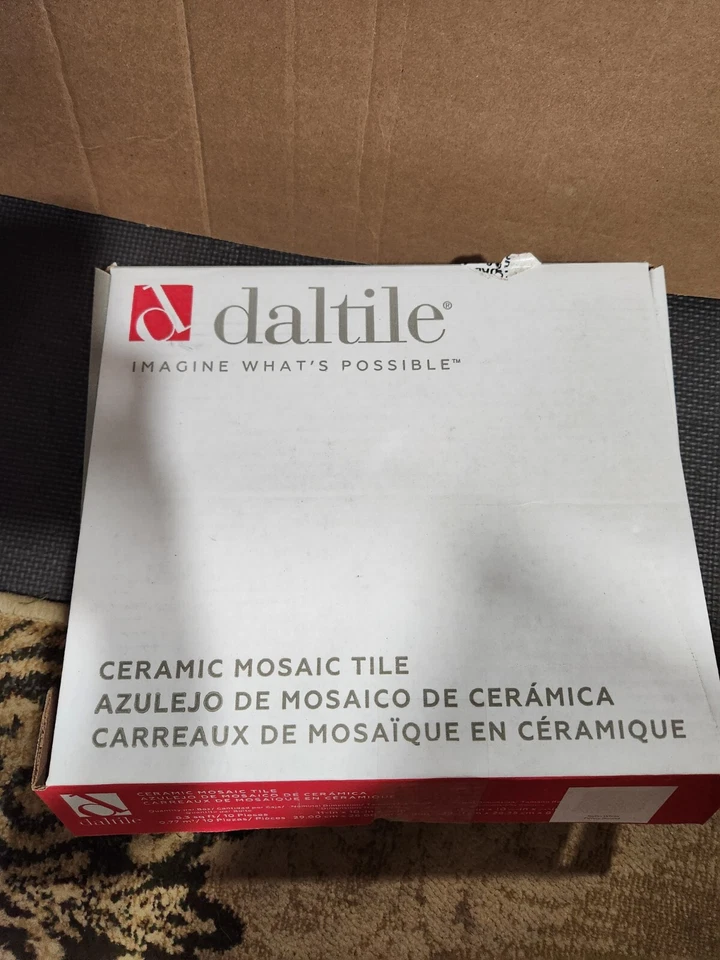 Salpicadero de pared y piso Daltile Penny redondo satinado blanco (PAQUETE DE 10) Foto 3 de 4