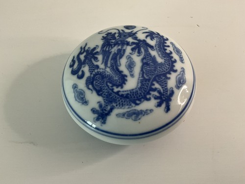 Vintage Blue & white Ceramic Seal Paste Pots with 4 Character Marks on both - Picture 2 of 7