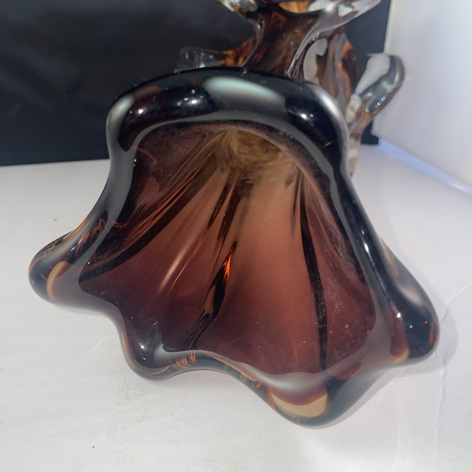 LOVELY VTG MCM ART GLASS RIBBED TRI-CORNER  13” VASE AMBER Brown Murano?