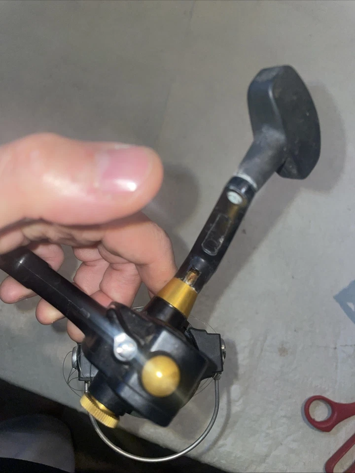 Carrete giratorio de alta velocidad Penn 4500SS hecho en EE. UU. excelente estado usado funciona Foto 3 de 4