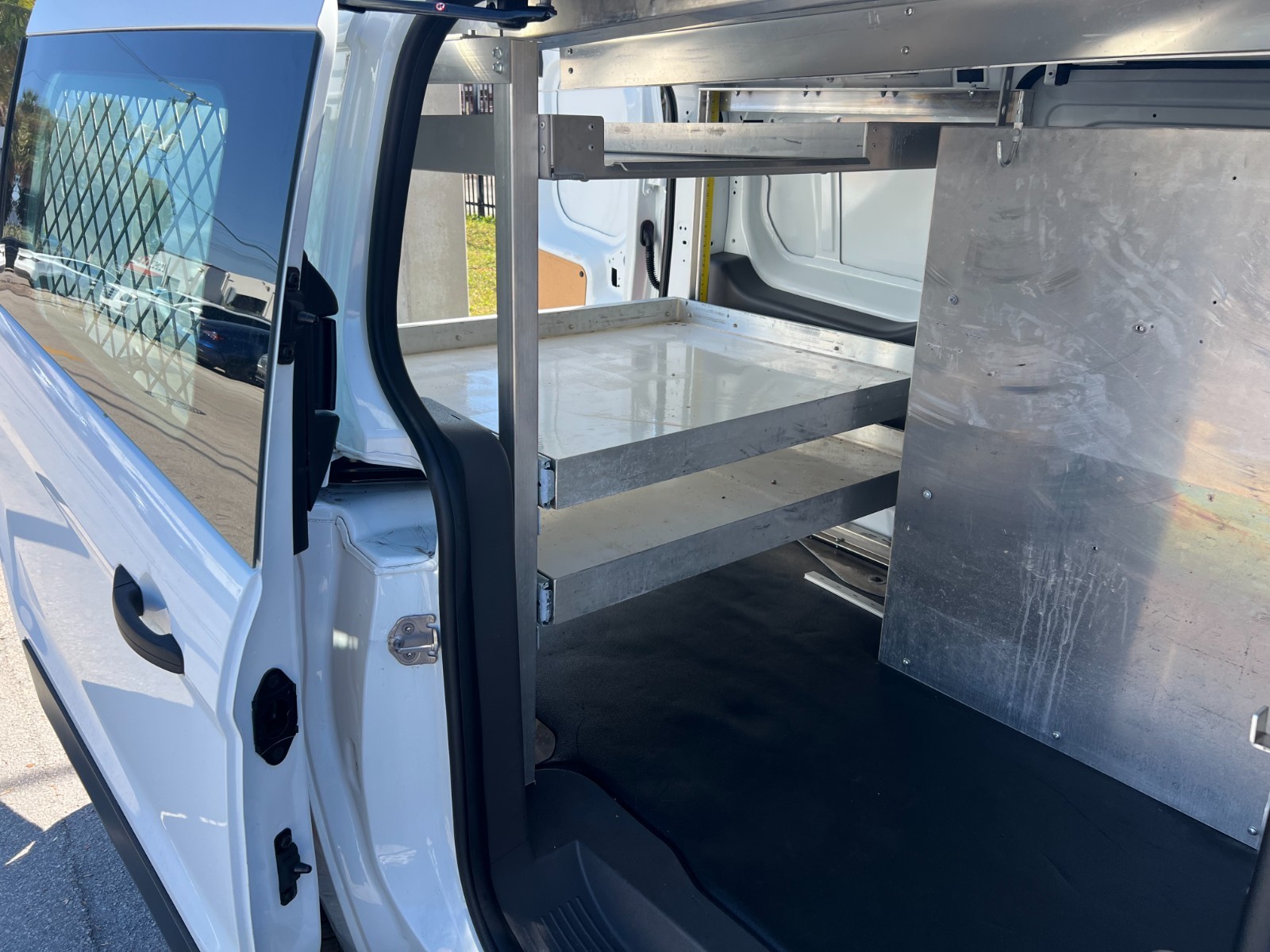 Ford Transit Connect - Image 18