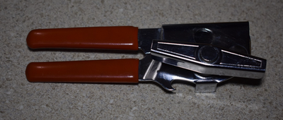 Vintage SWING-A-WAY Swing Away Manual Can Opener w Bottle Opener