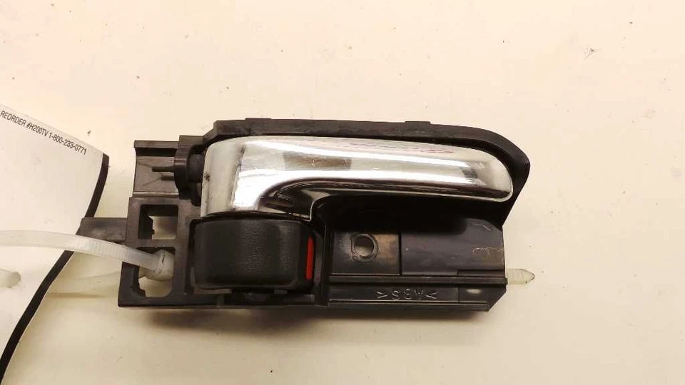 2007 SCION TC PASSENGER SIDE FRONT INTERIOR DOOR HANDLE  - Image 2 of 4