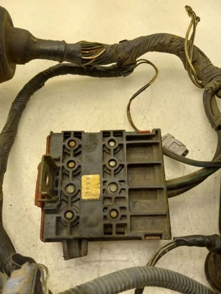 00 01 02 03 Arnés de sala de motores principal Toyota Echo 82111-52620 Foto 3 de 4