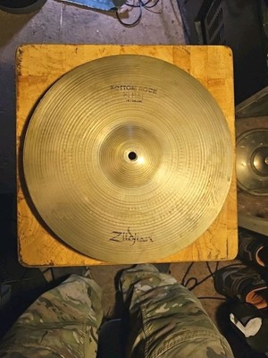 パーカッション・打楽器 zildjian NEW BEAT HI-HAT BOTTOM 14\" 14 Inch Zildjian New Beat Top Hi Hat And 14 Inch Bottom