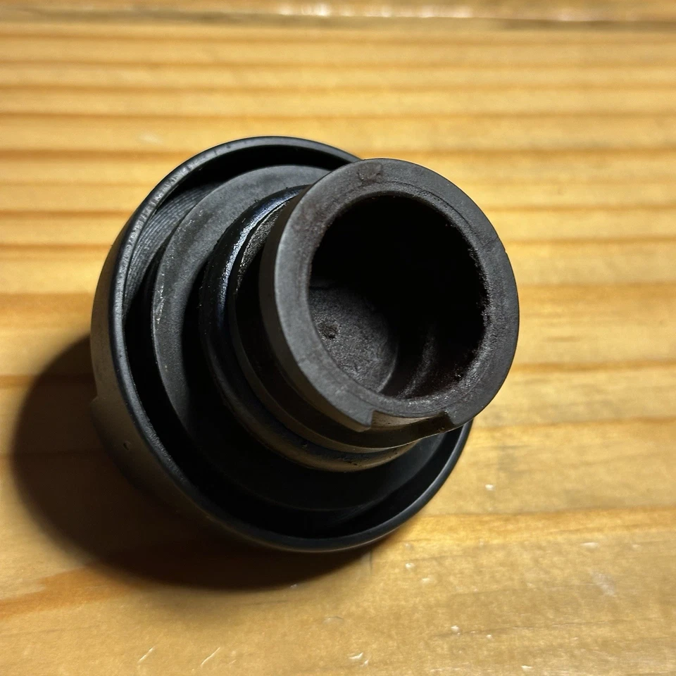 2006 Saturn Ion 2.4L OEM Engine Oil Filler Cap ACDelco SAE 5W-30 GM 12589430 - Image 4 of 4