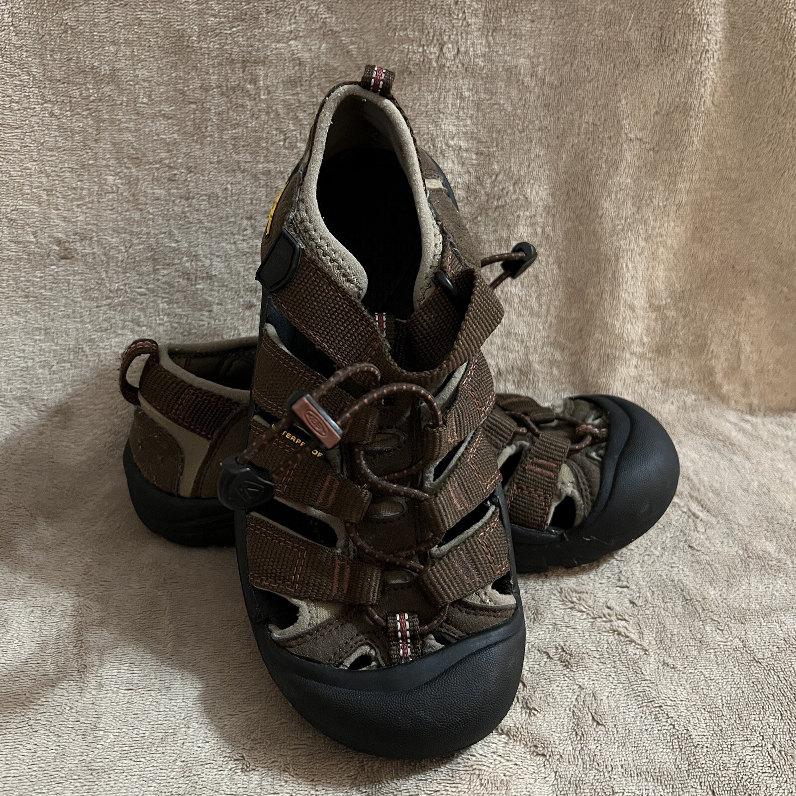 Sandali impermeabili Keen Newport H2 scarpe da trekking marroni giovani taglia 3 cinturino elastico