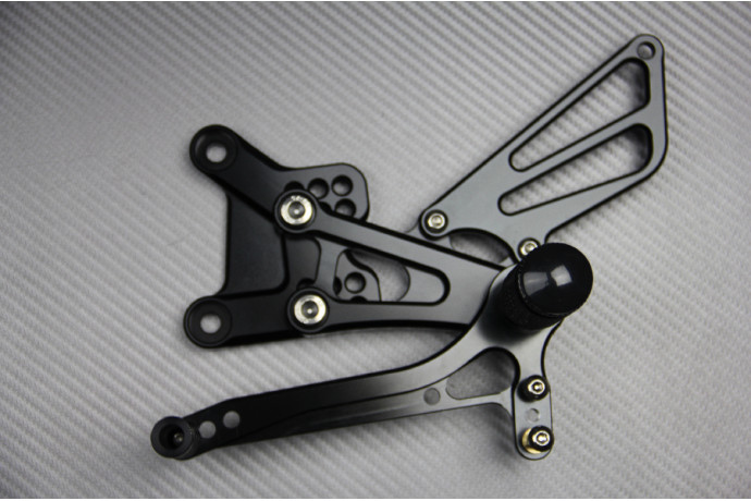 Commandes reculées CBR 600 F PC35 ajustables pour optimiser l'angle d'inclinaison - 2