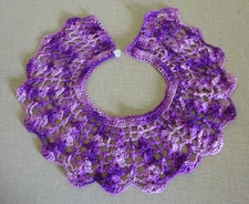 VINTAGE HAND CROCHETED LAVENDER DETACHABLE COLLAR, GLASS BUTTON CLOSURE