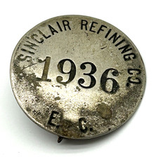 Vintage SINCLAIR REFINING COMPANY Gas Oil Employee Silver Badge / Pinback #1936