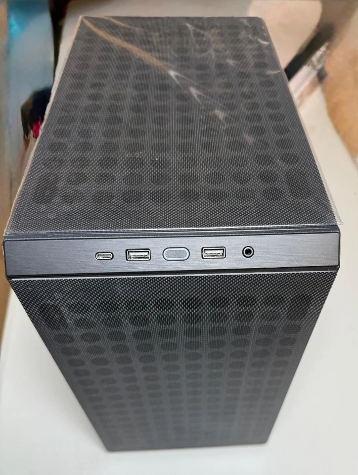 Cooler Master MasterBox Tower Case, 1 x 120mm Rear Fan, Tempered Glass,35 - Image 2 of 4