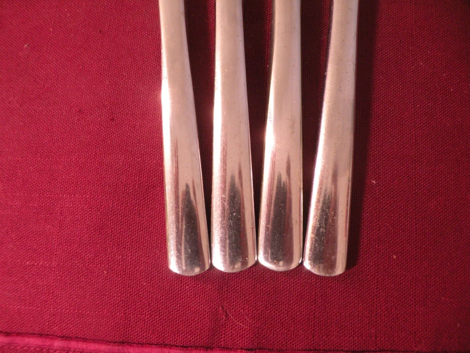 Juego de 4 tenedores de ensalada EMPIRE Martha Stewart Essentials MSE acero inoxidable 7 1/4" Foto 3 de 4