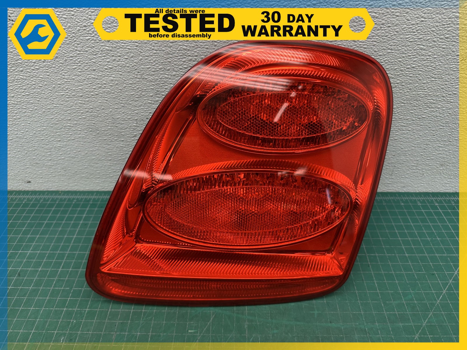 06-12 BENTLEY Flying Spur REAR RIGHT PASSENGER SIDE TAIL LIGHT LAMP LIKE NEW OEM