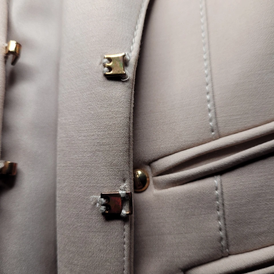 Blazer ajustado Marciano beige tostado con detalles de botones en tono dorado talla 4 Foto 3 de 4