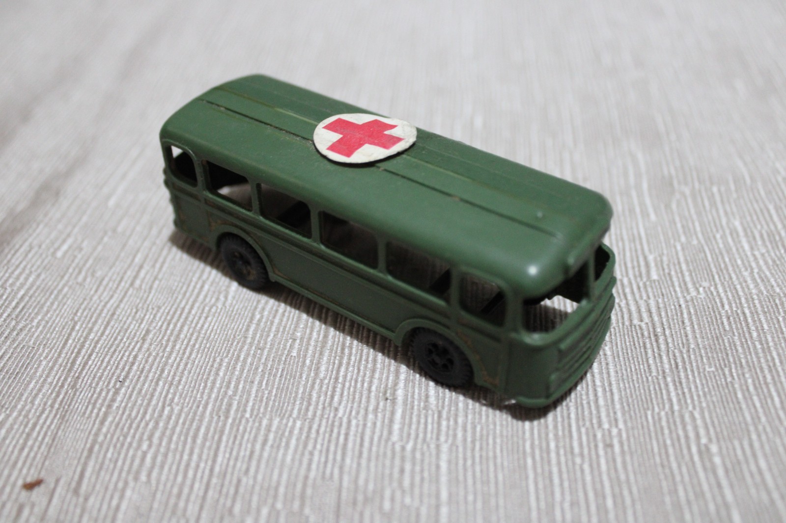 DIE-CAST FURGONCINO AMBULANZA ANNI 60 VINTAGE MOLTO BUONO