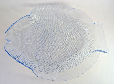 PASABAHCE CLEAR BLUE GLASS FISH PLATE / SERVING DISH SIGNED 10.5'' x 8.25''