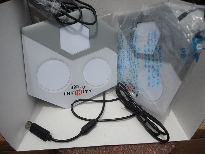 Disney Infinity Portal Base Pads (2) for Xbox 360 Model #INF-8032385, 1 figure