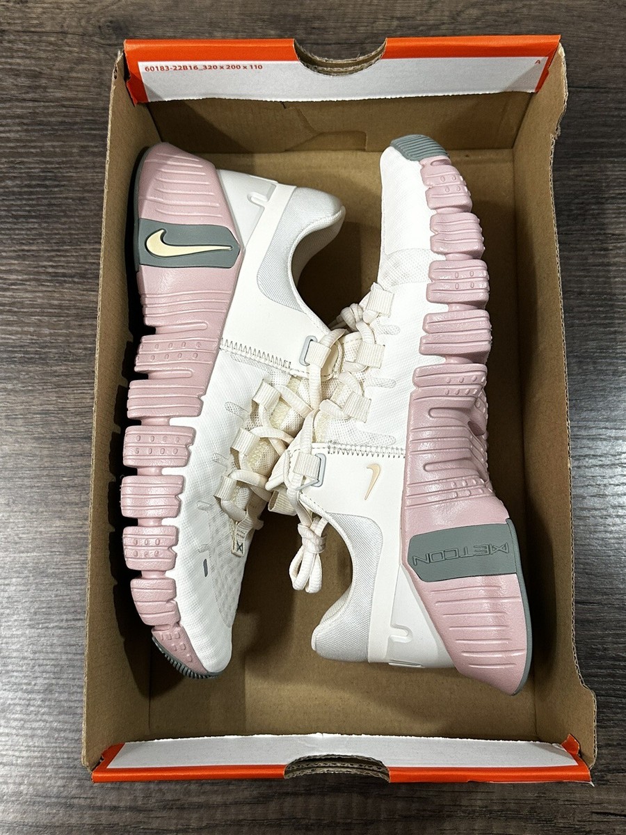 公式正規品!★WMNS FREE METCON 3 'PALE IVORY' Nike Womens Free Metcon 3 Pale Ivory Athletic Training Shoes