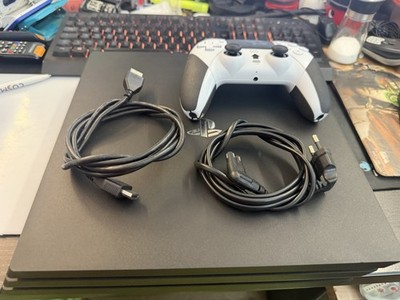 Sony PlayStation 4 PS4 Pro 1 TB Spielkonsole Schwarz mit einem Controller