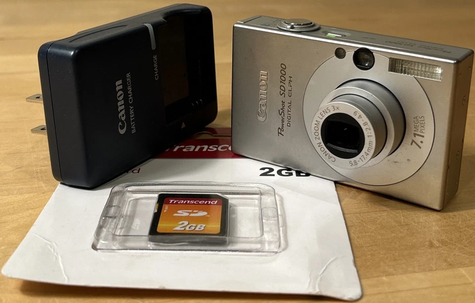 Cámara digital Canon PowerShot ELPH SD1000-PLATA con nueva tarjeta SD y cargador Foto 2 de 4