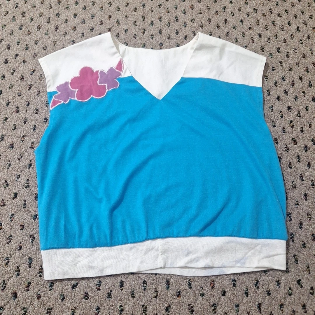 Vtg 70's Womens Blue Sleeveless V-neck Crop Top Flower Patch Size L