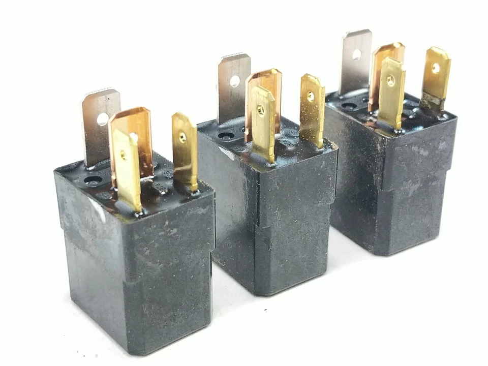 14 Ducati Monster 1200 S Relé ACM33201 CANTIDAD 1 Foto 3 de 4