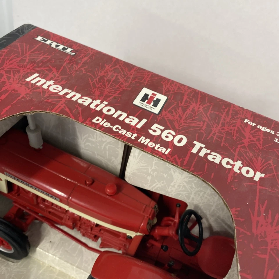 ERTL INTERNATIONALFARMALL 560 WF 2001 КРАСНЫЙ ПИТАНИЯ ОКРУГЛЕНИЯ IOWA НАКЛЕЙКА 1/16 NIB - Изображение 4 из 4