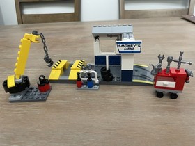 LEGO Juniors Cars Smokey&rsquo;s Garage 10743  Disney Pixar - Complete with extras!