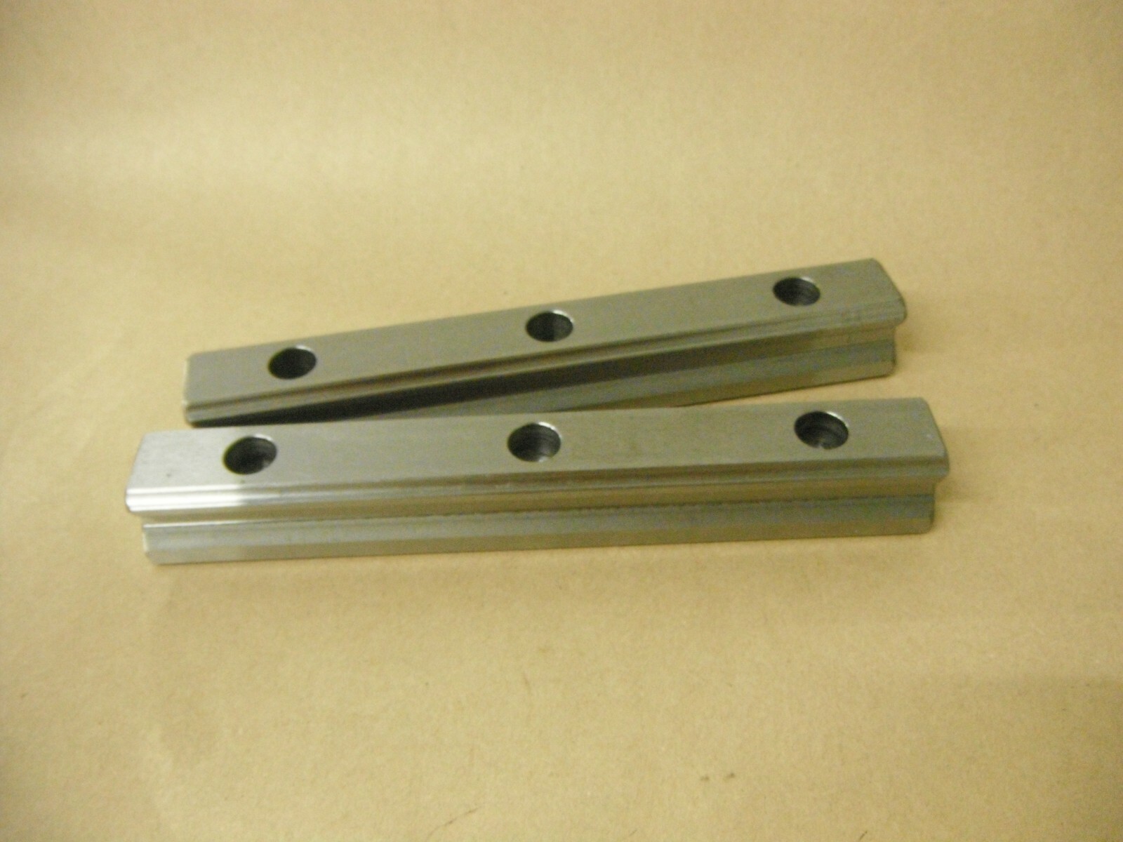 (Qty 2) GG0H327 Linear Bearing Rail 170mm Length, GG0H327
