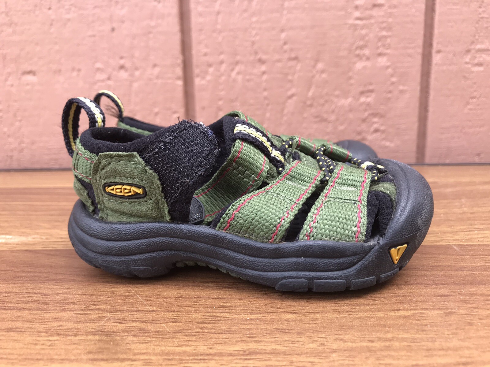 Sandali impermeabili Keen Newport H2 bambino US 5 verde militare escursionismo spiaggia come nuovi C8