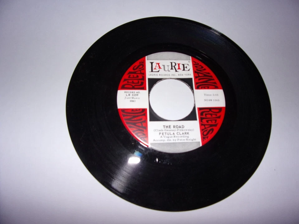 Petula Clark: In Love / The Road / 45 Rpm / 1964 / Laurie 3259 / EX Foto 2 de 2