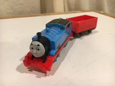 Mattel 2013 Motorized Thomas with Red Cargo Car Thomas and Friends Trackmaster