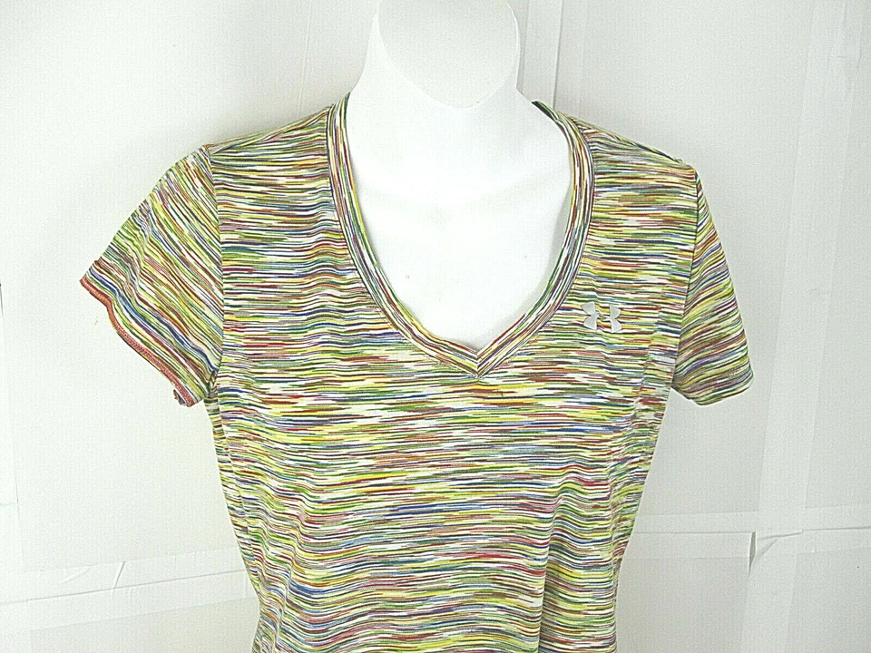 Under Armour Heat Gear Women’s XS ( 34in bust 24L) SS V-Neck Tee/Top  - Image 2 of 4